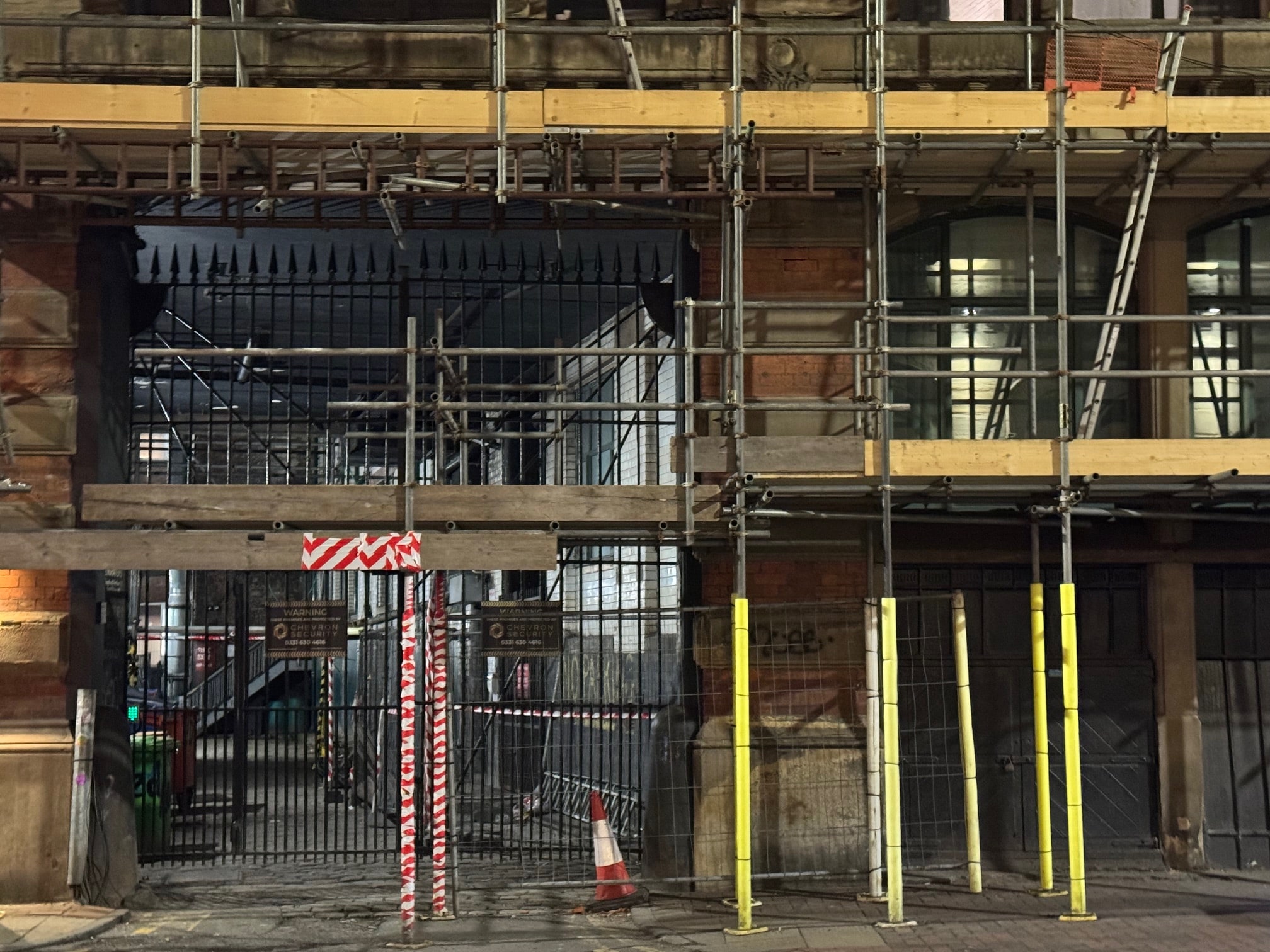 Fully Boarded Town Centre Scaffolding in Reading for Refurbishment